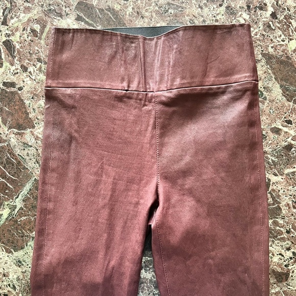 SPRWMN Leather High Waist 3/4 Capri Leggings in Burgundy Red - Picture 4 of 8